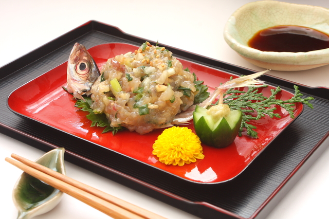 すり身の充填-充填機専門メーカー株式会社ナオミ