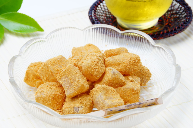 わらびもち　ぺージ わらびもちの充填-充填機専門メーカー株式会社ナオミ